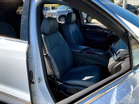 Used 2024 Buick Enclave Premium image 7
