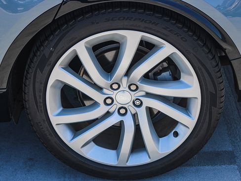 Used 2023 Land Rover Discovery S R-Dynamic image 10