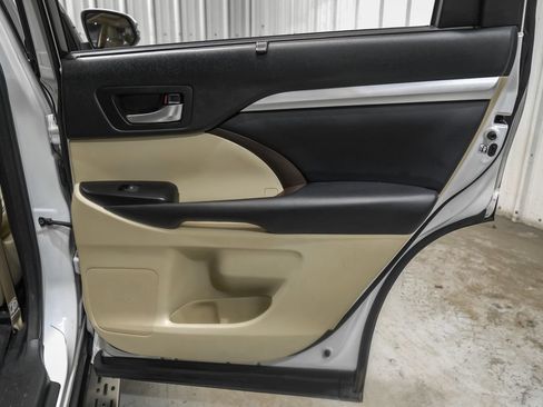Used 2018 Toyota Highlander XLE FWD image 45