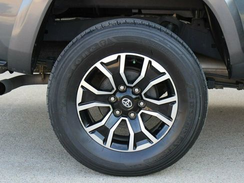 Used 2022 Toyota Tacoma TRD Sport AWD/4WD image 32