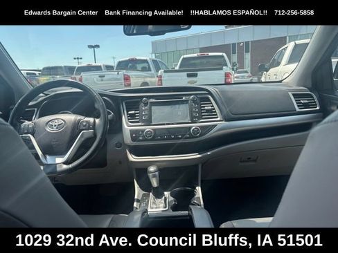 Used 2016 Toyota Highlander XLE AWD/4WD image 13
