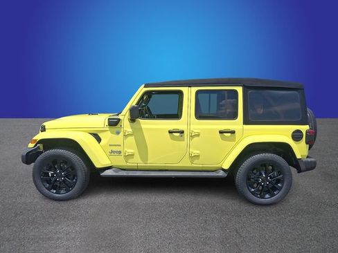 Used 2023 Jeep Wrangler Unlimited Sahara w/ Cold Weather Group AWD/4WD image 7