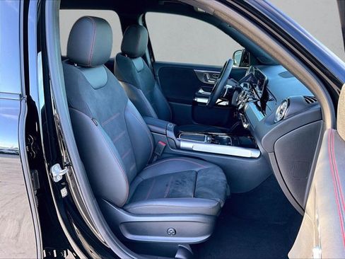 Used 2024 Mercedes-Benz GLB 250 image 9