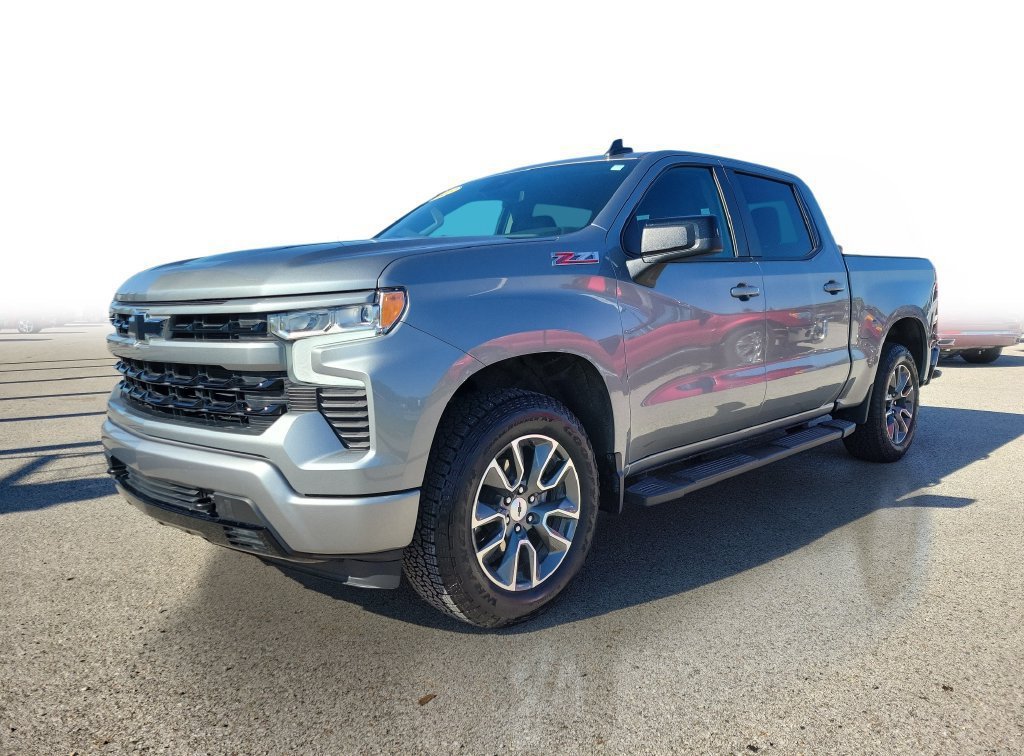 Used 2023 Chevrolet Silverado 1500 RST AWD/4WD image 2
