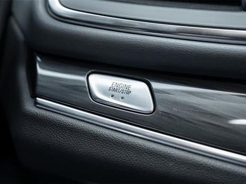 Used 2023 Buick Enclave Essence w/ LPO, Touring Package image 28