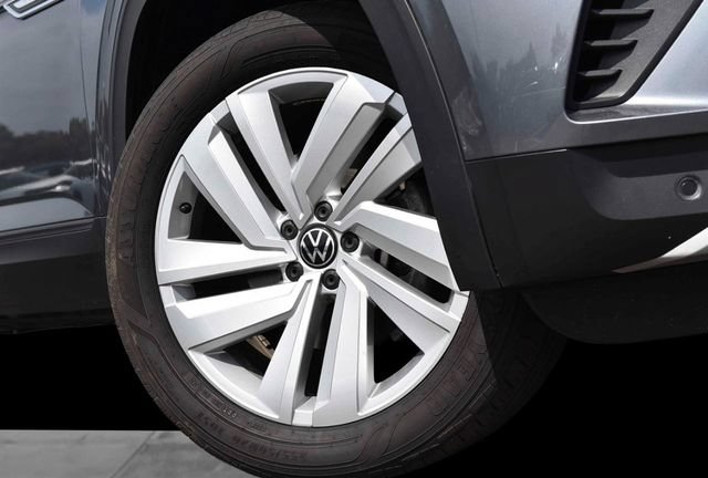 Certified 2023 Volkswagen Atlas Cross Sport SE w/ Panoramic Sunroof Package AWD/4WD image 3