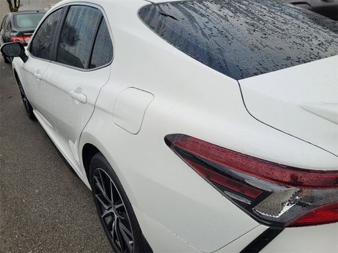 Used 2024 Toyota Camry SE image 5