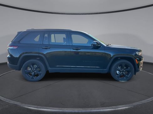 Used 2023 Jeep Grand Cherokee Limited w/ Black Appearance Package RWD image 9