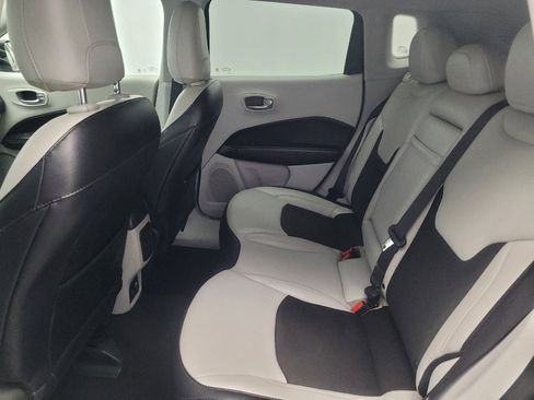 Used 2019 Jeep Compass Latitude FWD image 18
