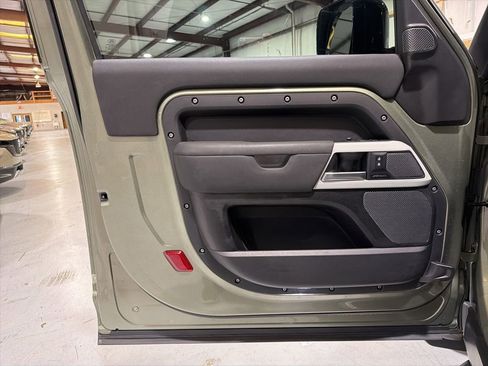 Used 2021 Land Rover Defender 90 First Edition image 34