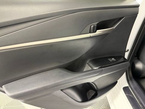 Used 2025 Toyota Camry SE image 25