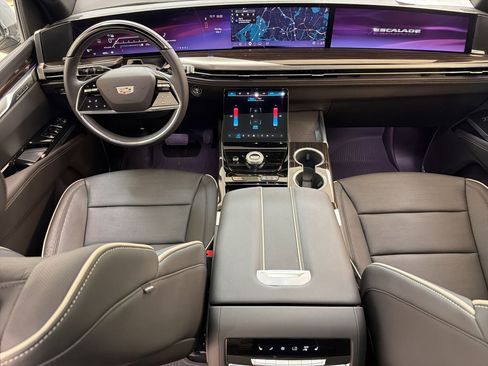 Certified 2026 Cadillac Escalade Luxury w/ LPO, Floor Liner Package AWD/4WD image 15