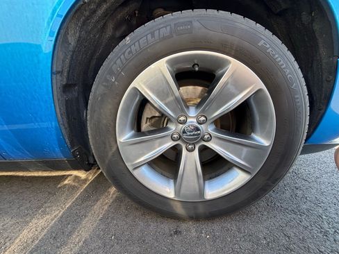 Used 2019 Dodge Challenger SXT RWD image 6