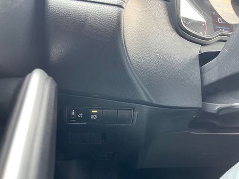 Used 2024 Toyota Corolla Cross LE w/ Moonroof Package image 21