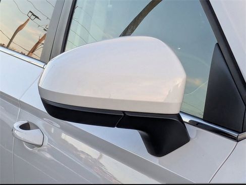 Certified 2024 Volkswagen Taos SE image 10