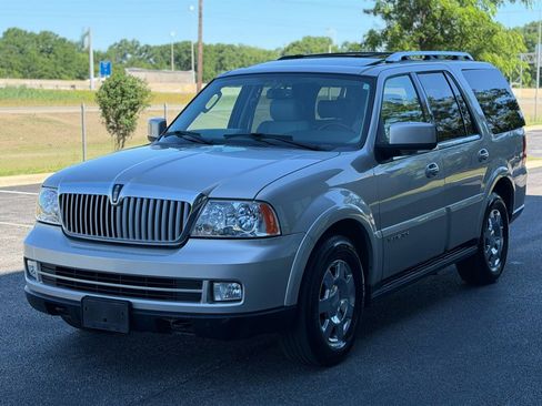 Used 2006 Lincoln Navigator Luxury AWD/4WD image 4
