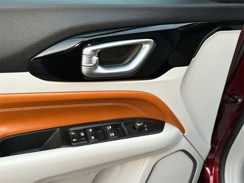 Used 2022 Jeep Compass Limited image 18