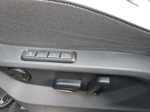 Used 2025 Volkswagen Atlas Cross Sport SEL Premium R-Line image 7