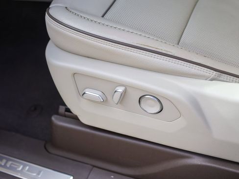 Used 2021 GMC Yukon Denali image 8