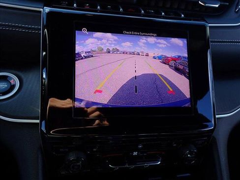 New 2025 Jeep Grand Cherokee Altitude image 19