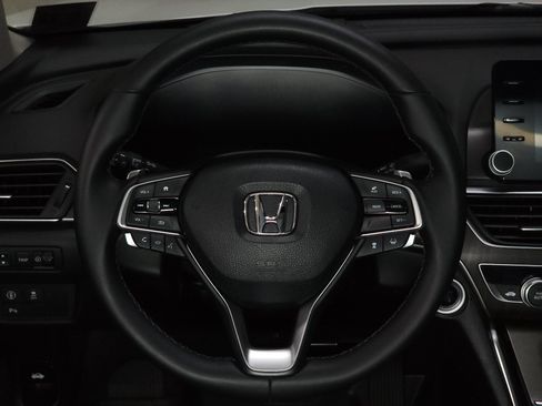 Used 2018 Honda Accord Touring image 27