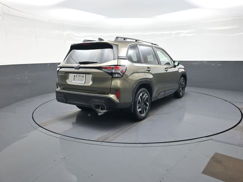 Used 2025 Subaru Forester Limited AWD/4WD image 3