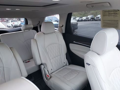 Used 2022 Buick Enclave Avenir w/ Avenir Technology Package image 14