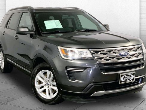 Used 2018 Ford Explorer XLT AWD/4WD image 1