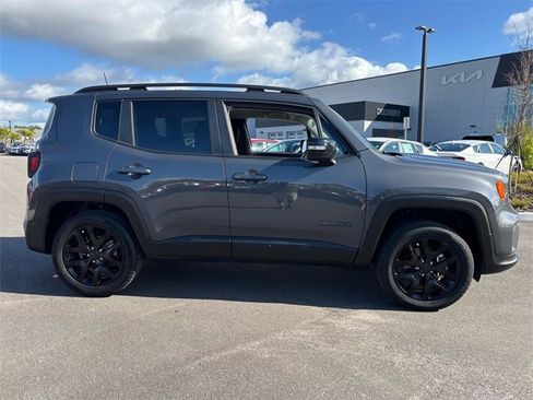 Used 2023 Jeep Renegade Altitude image 15