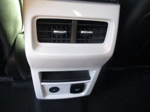 Used 2024 Ford Edge Titanium image 9