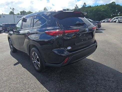 Used 2023 Toyota Highlander XLE AWD/4WD image 18