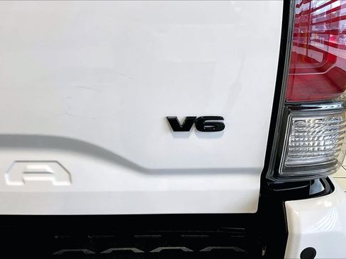 Used 2023 Toyota Tacoma Limited AWD/4WD image 10