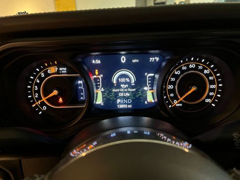 Used 2025 Jeep Wrangler Unlimited Sahara AWD/4WD image 40