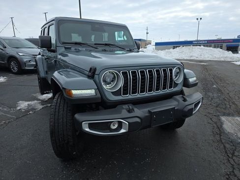 Used 2025 Jeep Wrangler Unlimited Sahara w/ Safety Group image 9