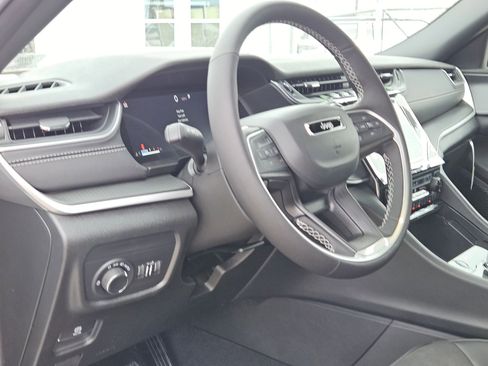 New 2025 Jeep Grand Cherokee L Altitude image 10