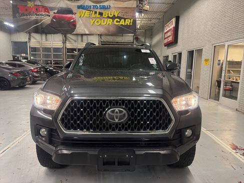 Used 2019 Toyota Tacoma TRD Off-Road image 2