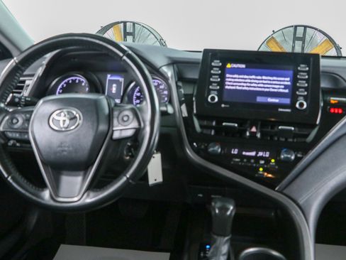 Used 2022 Toyota Camry SE FWD image 17