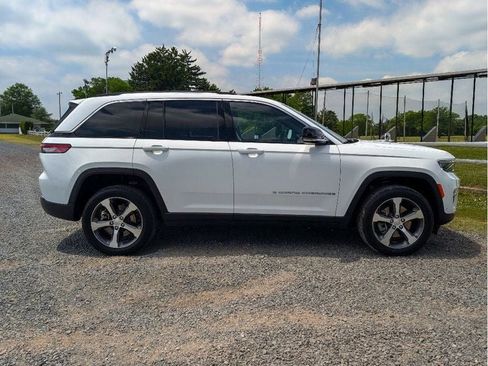 Used 2022 Jeep Grand Cherokee Limited 4xe w/ Luxury Tech Group II AWD/4WD image 4
