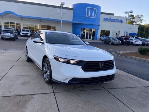 Used 2024 Honda Accord EX image 2