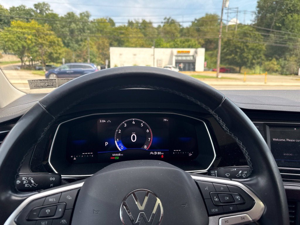 Used 2024 Volkswagen Jetta SE w/ Panoramic Sunroof Package FWD image 6