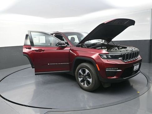 Used 2024 Jeep Grand Cherokee Limited 4xe w/ Trailer Tow Package AWD/4WD image 33