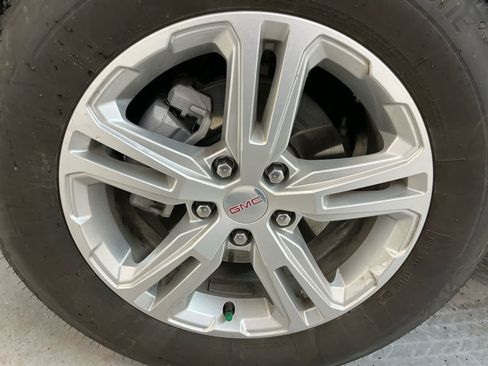 Certified 2024 GMC Terrain SLE w/ Driver Convenience Package image 9