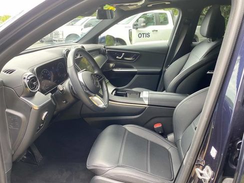 Used 2024 Mercedes-Benz GLC 300 4MATIC image 11