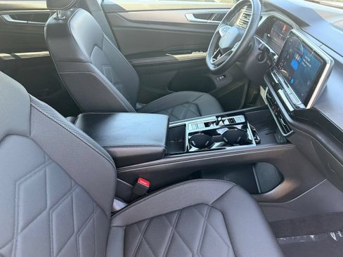 Used 2025 Volkswagen Atlas Cross Sport SE AWD/4WD image 13