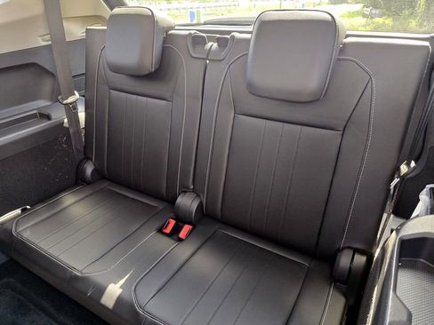 Used 2024 Volkswagen Tiguan SE image 28