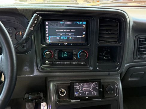 Used 2005 GMC Sierra 2500 SLT w/ Heavy-Duty Power Package AWD/4WD image 11