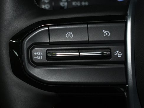 Used 2025 Chevrolet Colorado ZR2 w/ Technology Package AWD/4WD image 27