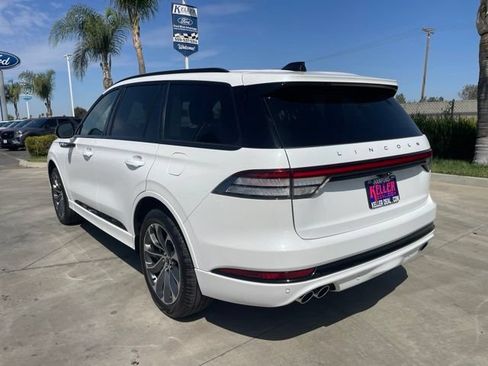 New 2026 Lincoln Aviator AWD image 3