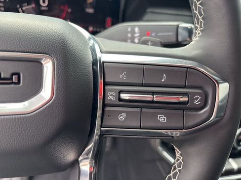 Used 2025 GMC Acadia Denali image 40