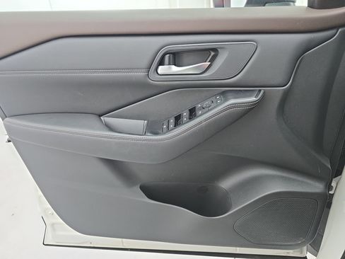 Used 2023 Nissan Rogue SV w/ SV Premium B Package FWD image 26